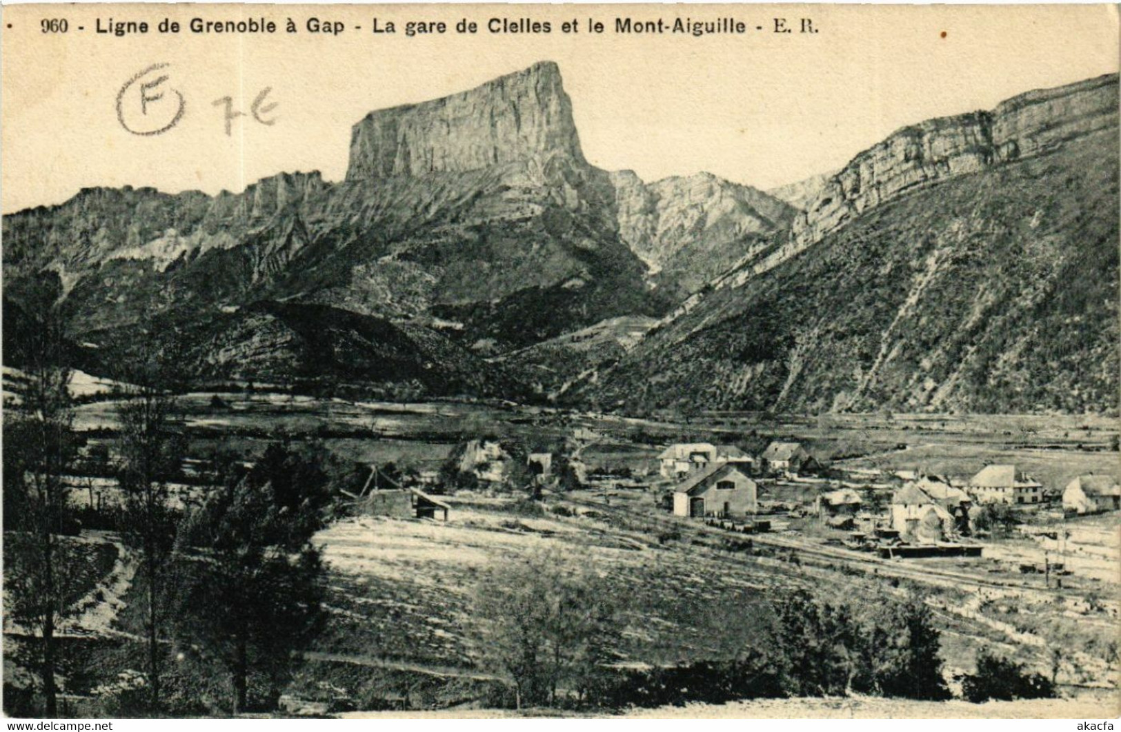 CPA AK CLELLES - La Gare De CLELLES Et Le MONT-AIGUILLE (489273) - Clelles