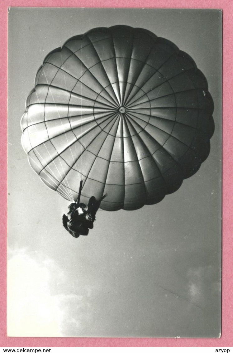 57 - DIEUZE - Carte Photo - Parachutiste En Vol - Parachute - Parachutisme - Paracadutismo