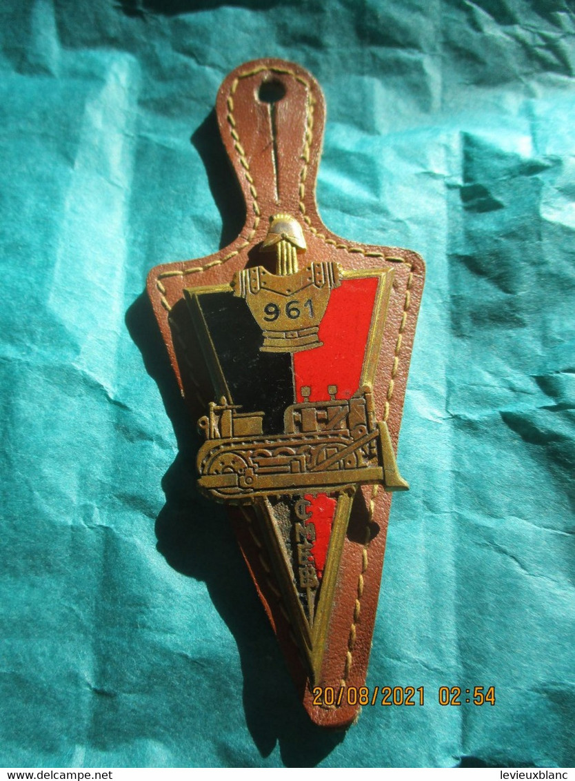 Pucelle /  Uniforme Militaire/ Avec Support Cuir/CEMB/ 961éme Génie/ Bronze émaillé/ DRAGO/Vers 1960-1970        PUC7 - Otros & Sin Clasificación