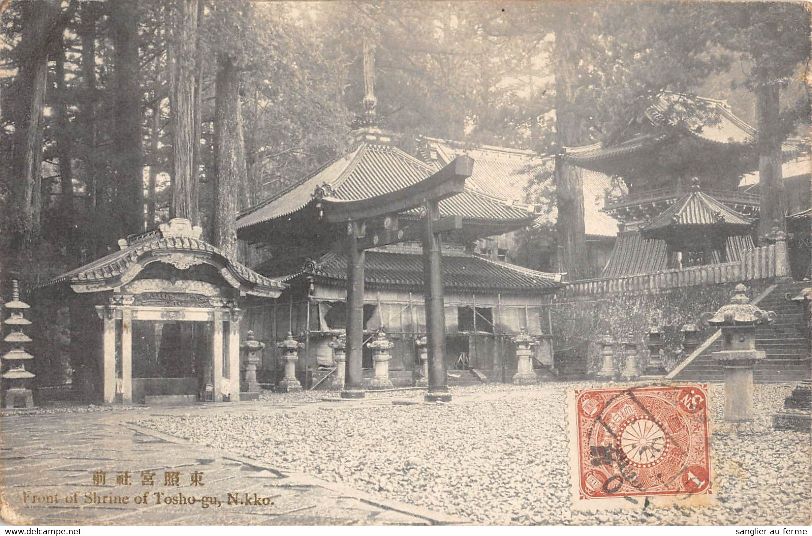 CPA ASIE CHINE OU JAPON AVEC UN TIMBRE ASIATIQUE FRONT OF SHRINE OF TOSHO GU N KKO - Chine