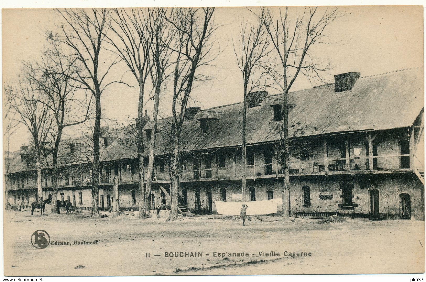 BOUCHAIN - Esplanade, Vieille Caserne - Bouchain