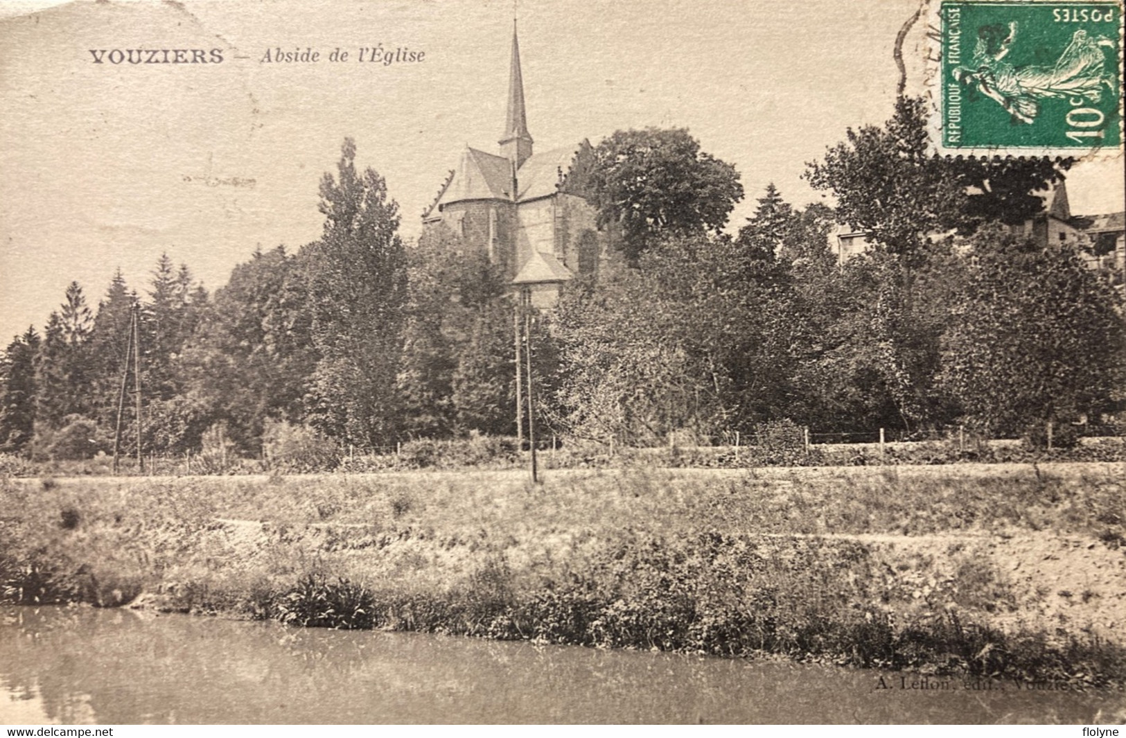 Vouziers - Route Et Vue Sur L’église - Vouziers