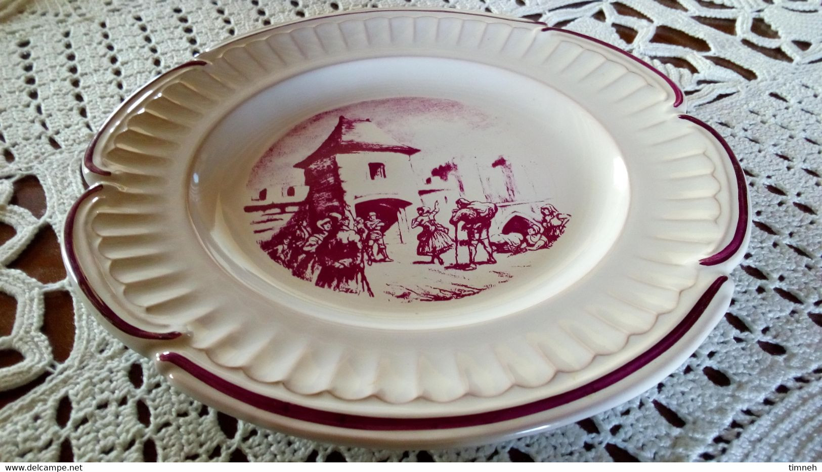 François GROSS Sarreguemines assiette plate - Jeanne d' Arc VAUCOULEURS - Service Vieille Lorraine 1966 Bicentenaire