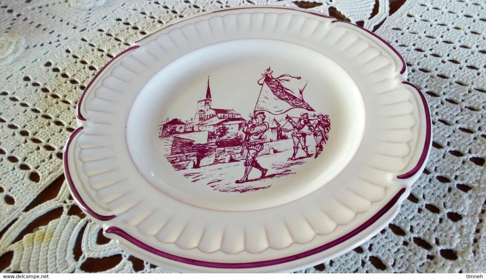 François GROSS Sarreguemines Assiette Plate NEUFCHATEAU Herault St Christophe Service Vieille Lorraine 1966 Bicentenaire - Sarreguemines (FRA)