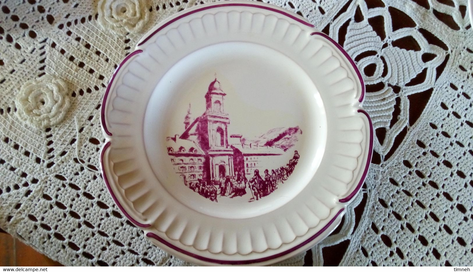 François GROSS Sarreguemines Assiette Plate - ABBAYE DE ST AVOLD 1697- Service Vieille Lorraine 1966 Bicentenaire - Sarreguemines (FRA)