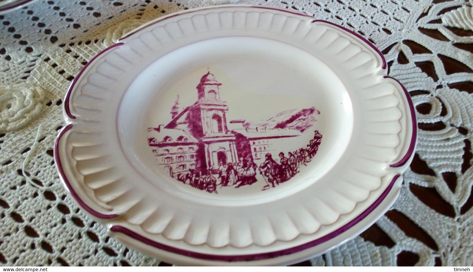 François GROSS Sarreguemines Assiette Plate - ABBAYE DE ST AVOLD 1697- Service Vieille Lorraine 1966 Bicentenaire - Sarreguemines (FRA)