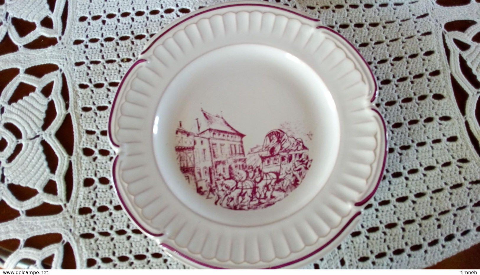 François GROSS Sarreguemines Assiette Plate Diligence BAR-LE-DUC St Pierre - Service Vieille Lorraine 1966 Bicentenaire - Sarreguemines (FRA)