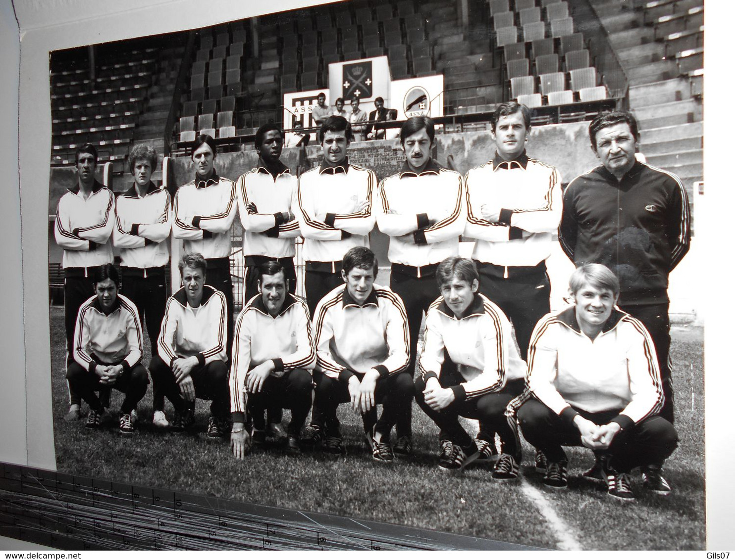 Football, Saint Etienne, Stade Geoffroy Guichard, Equipe Photo Alain Bernard Abou  (bon Etat)  Dim : 23.5 X 18. - Sports