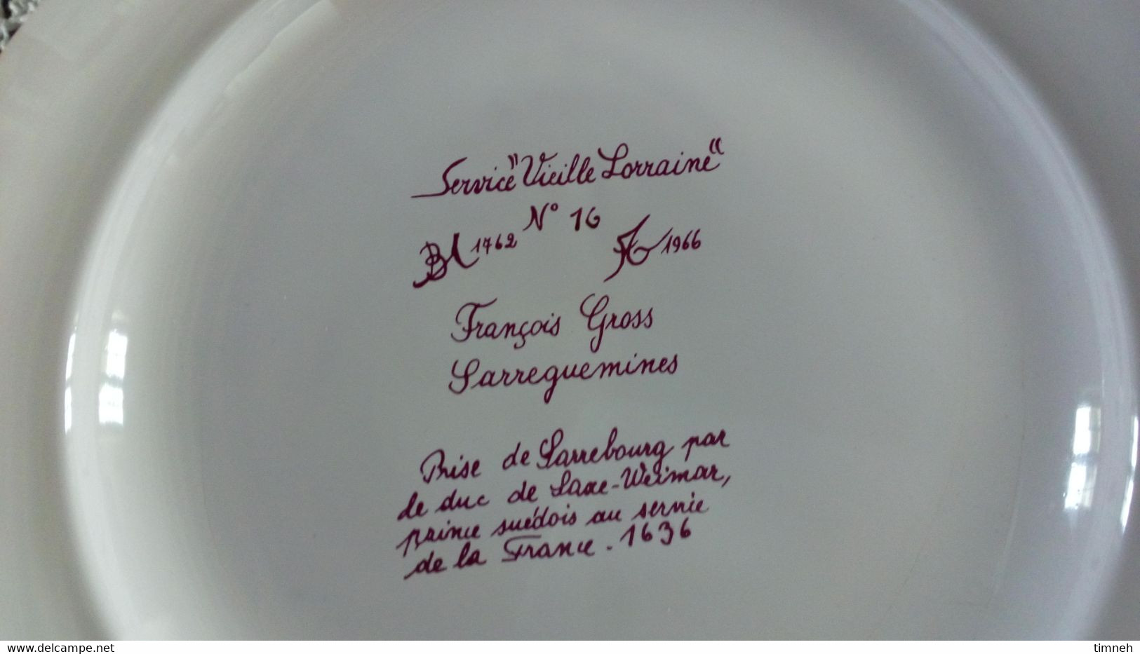 François GROSS Sarreguemines Assiette Plate - PRISE DE SARREBOURG 1696 - Service Vieille Lorraine 1966 Bicentenaire - Sarreguemines (FRA)