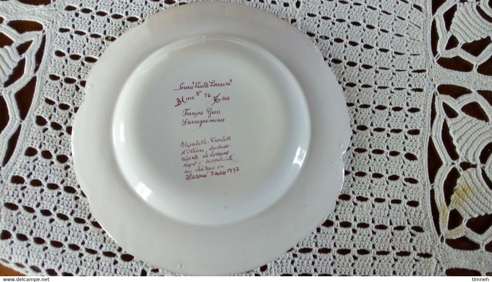 François GROSS Sarreguemines Assiette Plate CHATEAU HAROUET 1737 Animé - Service Vieille Lorraine 1966 Bicentenaire - Sarreguemines (FRA)