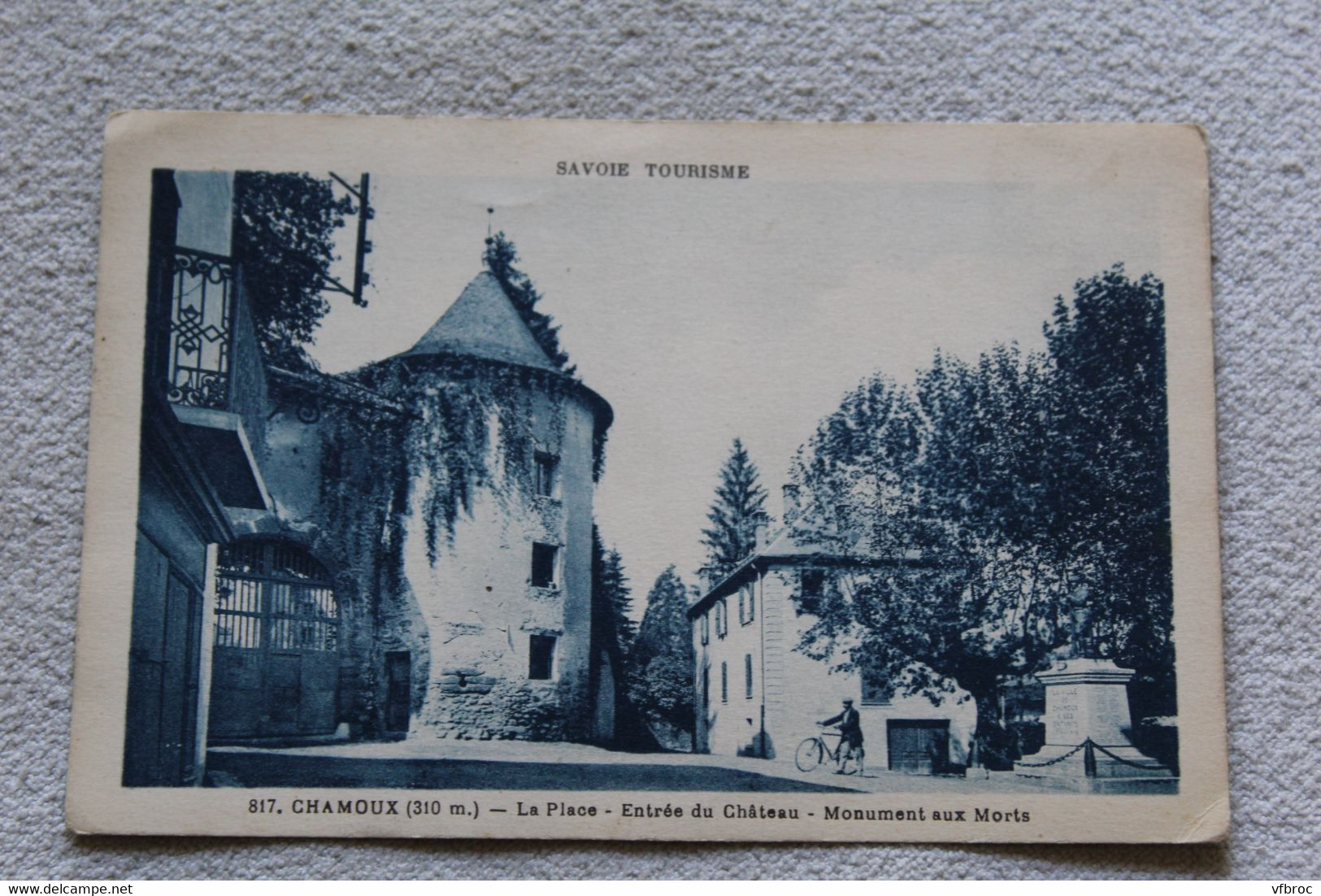 Chamoux, La Place Entre Du Château, Monument Aux Morts, Savoie 73 - Chamoux Sur Gelon