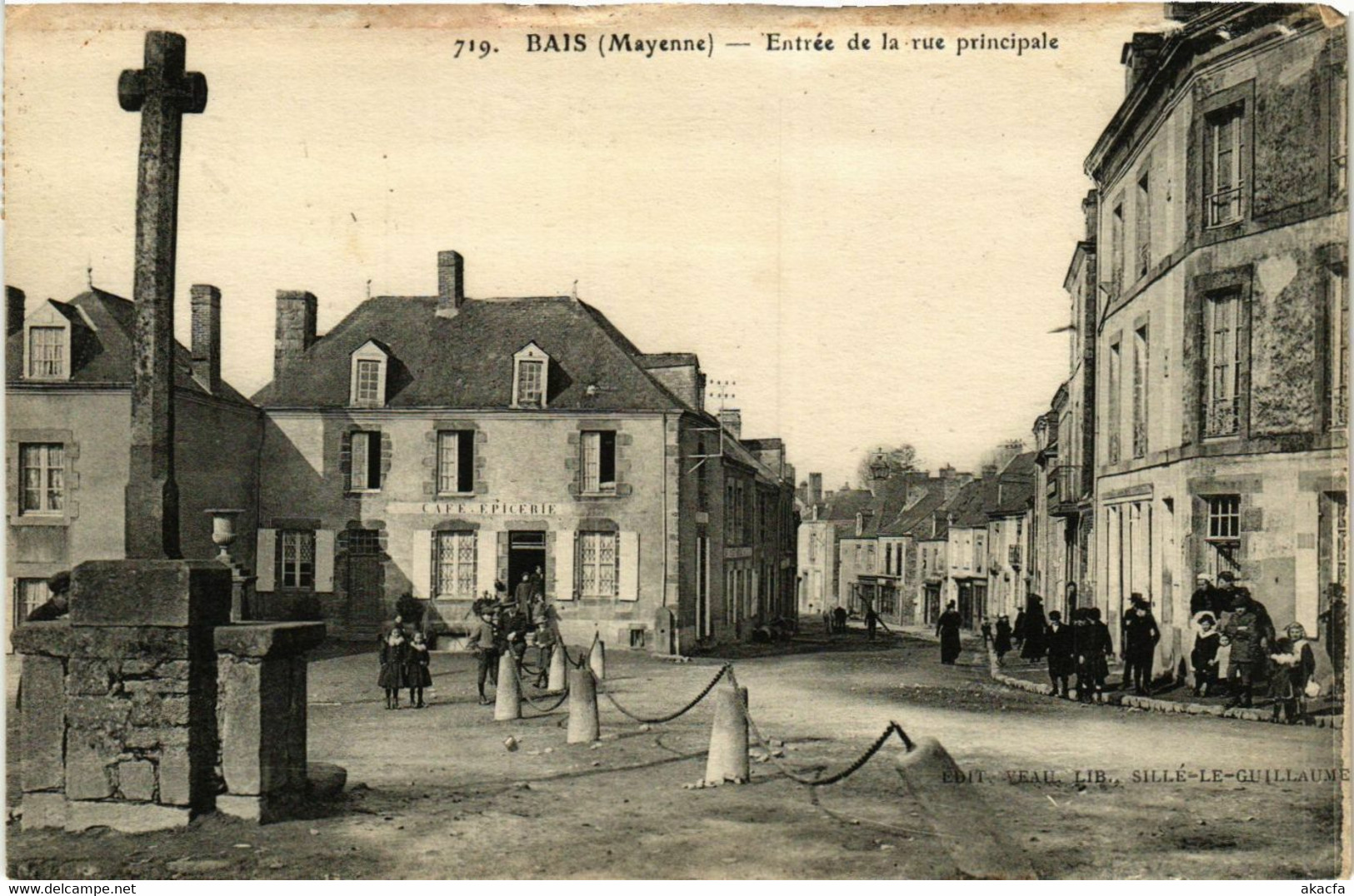 CPA AK BAIS-MAYENNE-Entrée De La Rue Principale (420572) - Bais