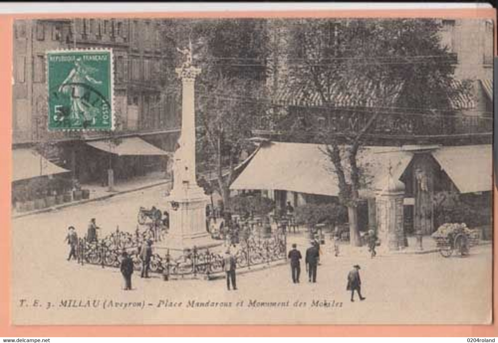 CPA France 12 - Millau - Place Mandarous -et Monument Des Mobiles -  Achat Immédiat - Millau