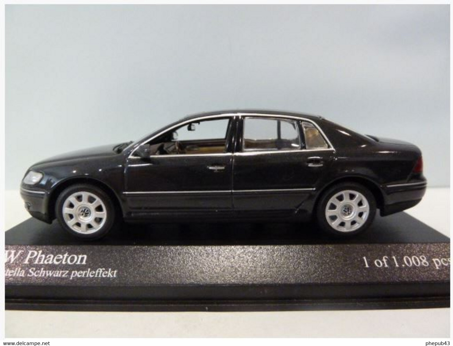 Volkswagen Phaeton - 2002 - Taranella Black Pearleffect - Minichamps - Minichamps