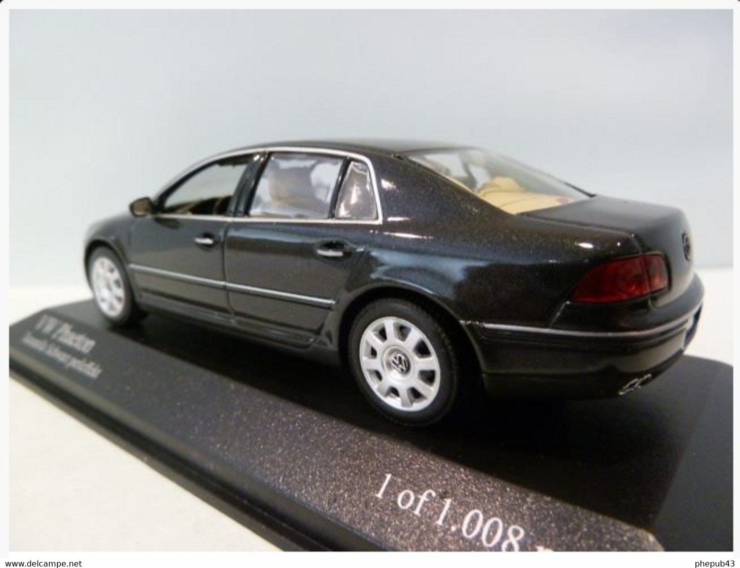 Volkswagen Phaeton - 2002 - Taranella Black Pearleffect - Minichamps - Minichamps