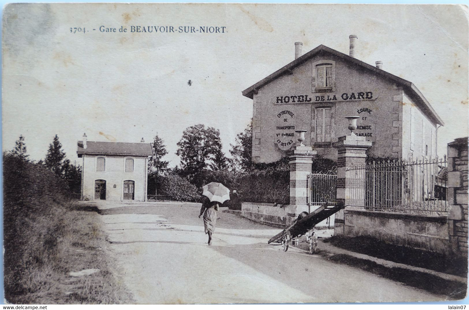 C. P. A. : 79 Gare De BEAUVOIR SUR NIORT, "Hôtel De La Gare", Animé, En 1924 - Beauvoir Sur Niort