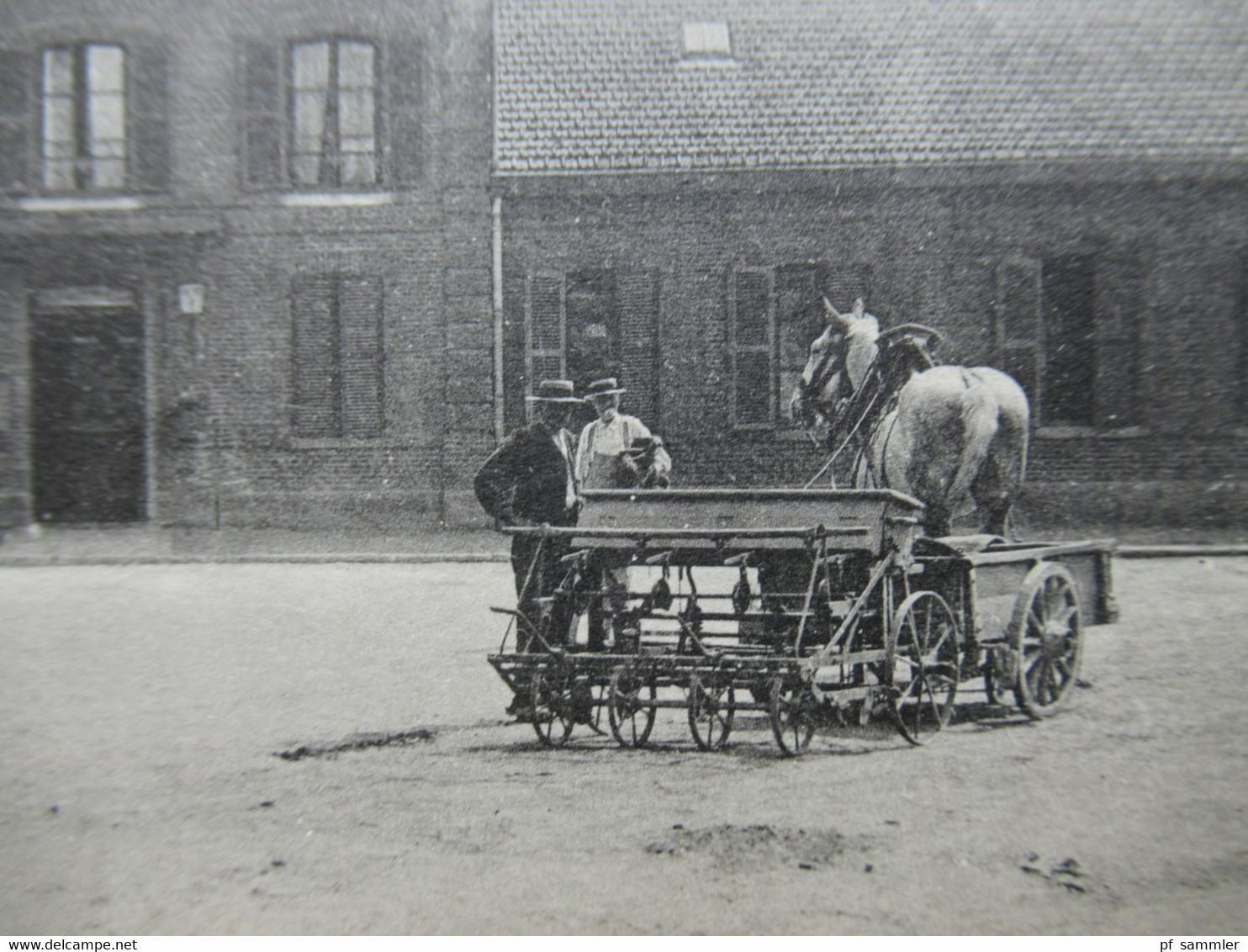 Frankreich AK Um 1905 Villers Bretonneux La Gare / Bahnhof Mit Pferdekutsche Verlag J. Duchaussoy - Villers Bretonneux