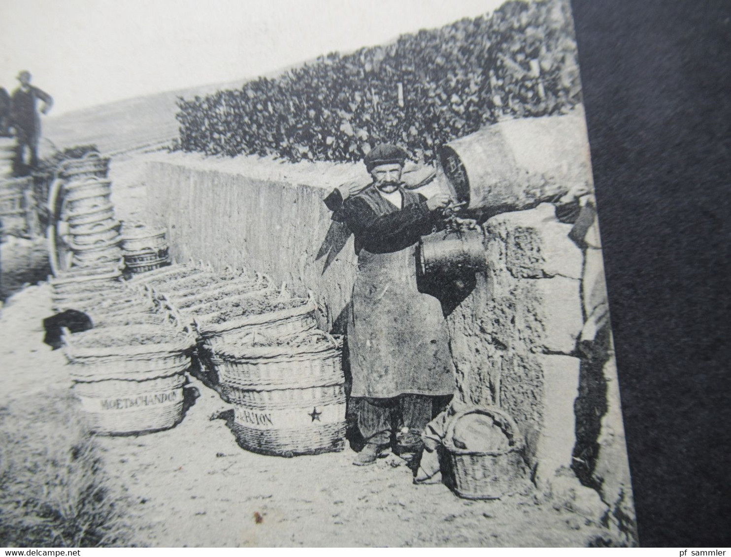 Frankreich AK Um 1910 La Vie En Champagne Les Vendanges / Weinlese Chargement De Voitures Sekt Champagner Moet Chandon - Weinberge