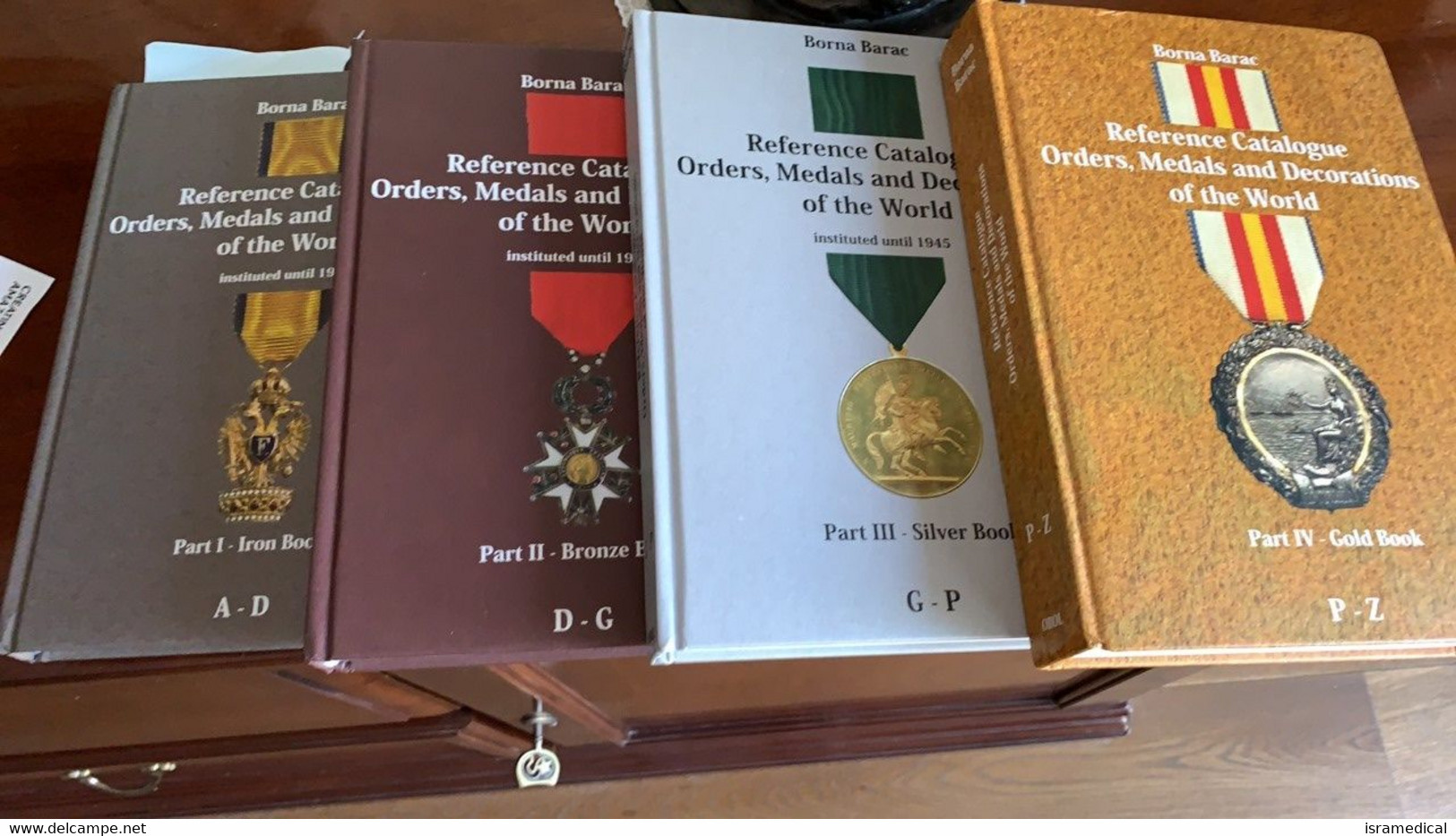 BORNA BARAK REFERENCE CATALOGUE ORDERS MEDALS AND DECORATIONS OF THE WORLD 4 VOLUMES - Libri & Cd