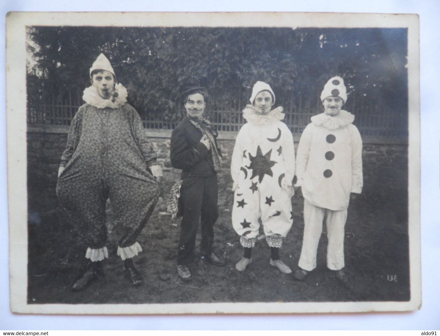 (Manche - Granville ????) - Lot de 2 photos "Kermesse, Fête, Cirque, déguisement"...à localiser (année 1924)