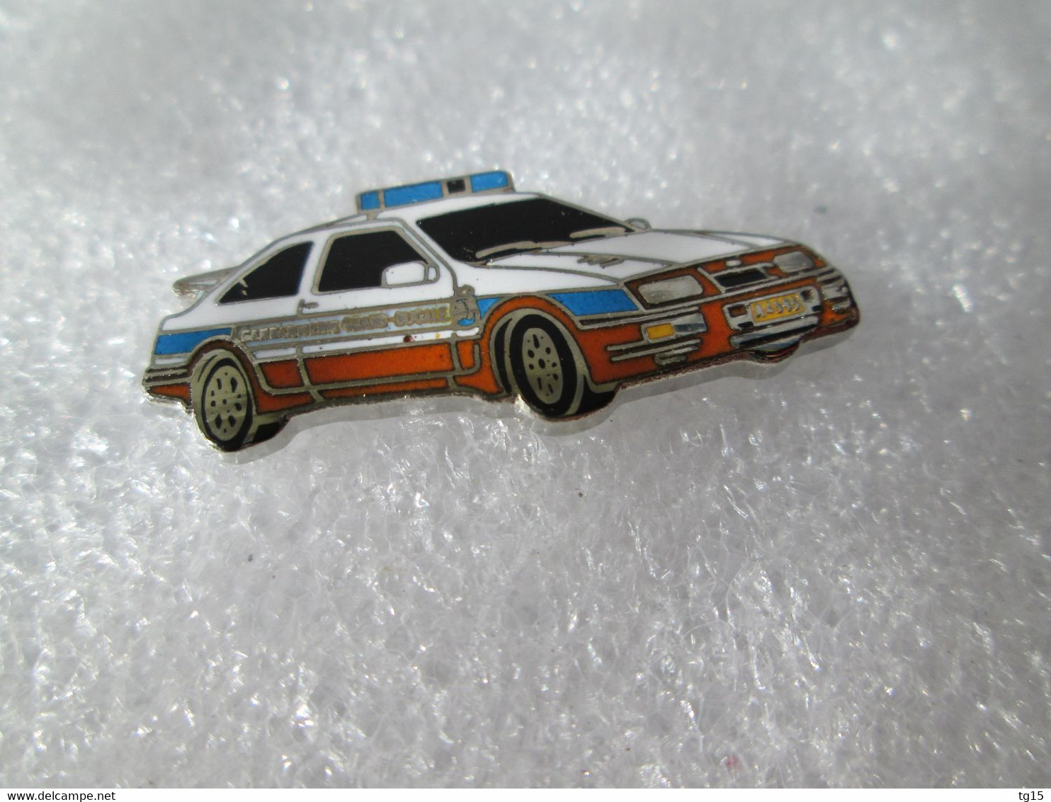 PIN'S    FORD  SIERRA  RS  COSWORTH   GENDARMERIE          Email Grand Feu  DEHA - Ford