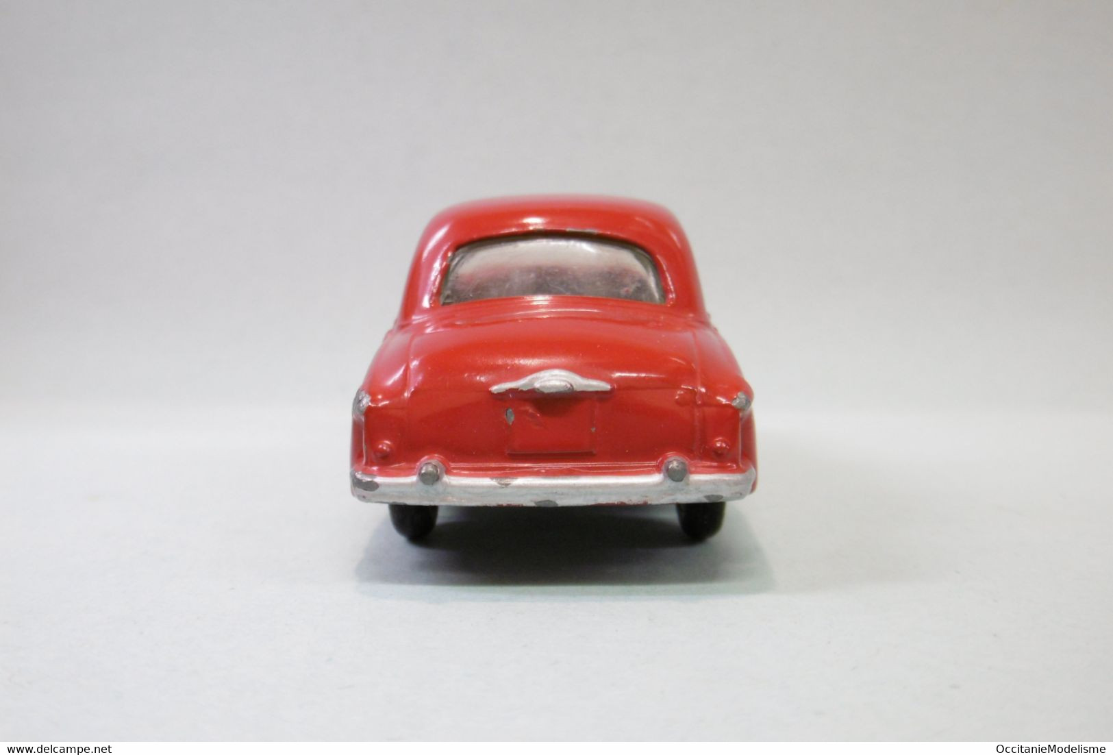 Corgi Toys - VAUXHALL VELOX rouge châssis tôle repeinte 1/43