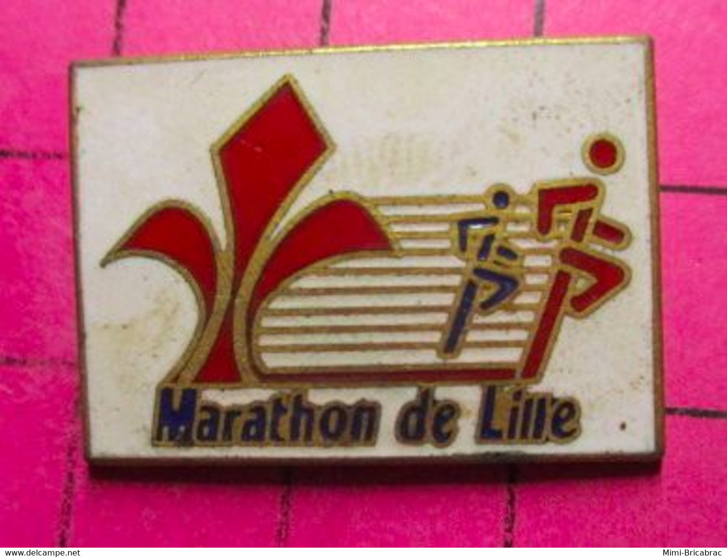 910A Pin's Pins / Beau Et Rare / THEME : SPORTS ATHLETISME / MARATHON DE LILLE - Atletismo