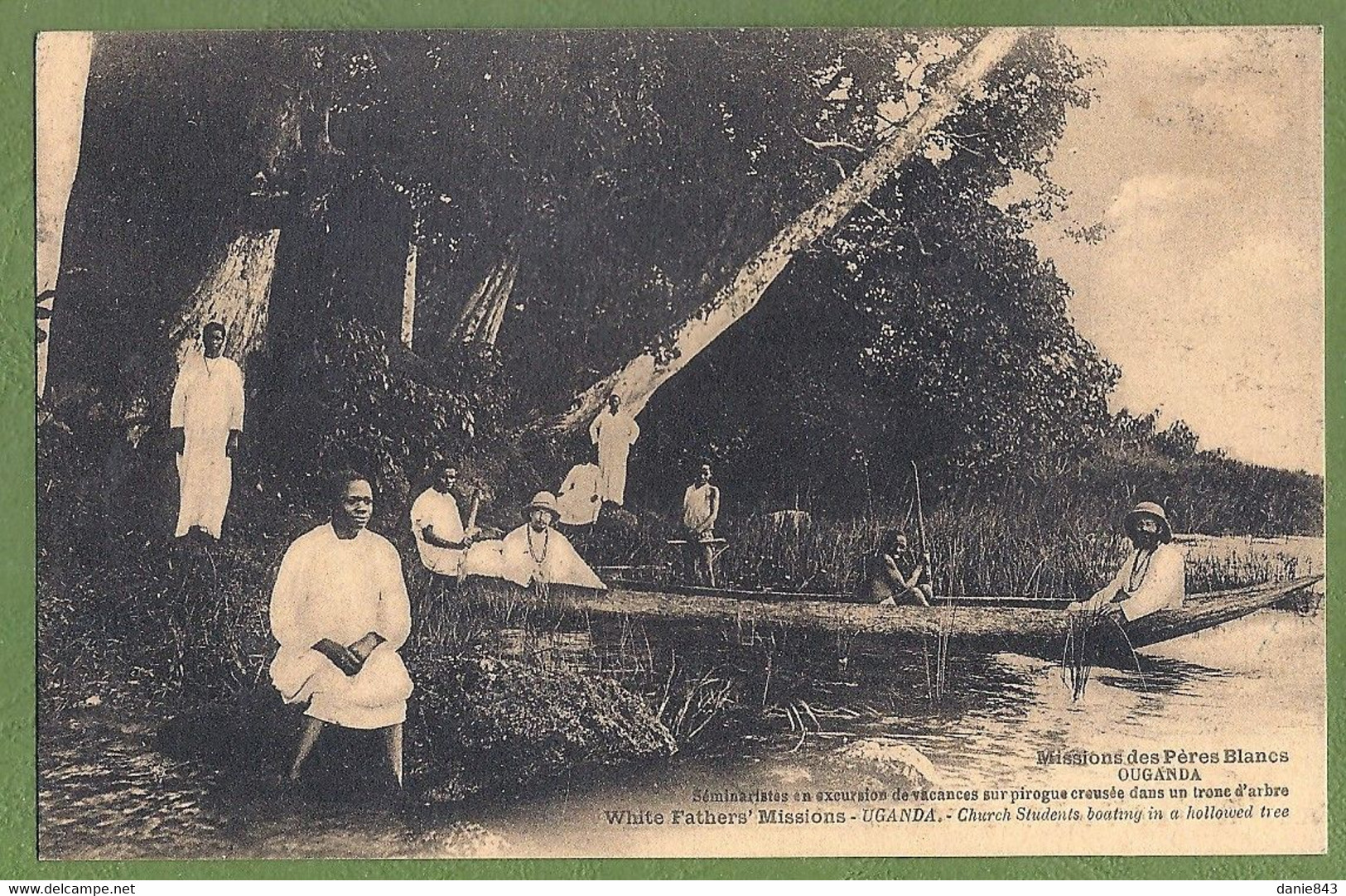 CPA - OUGANDA - MISSION DES PERES BLANCS - SÉMINARISTES EN EXCURSION SUR UNE PIROGUE  - Belle Animation - Ouganda