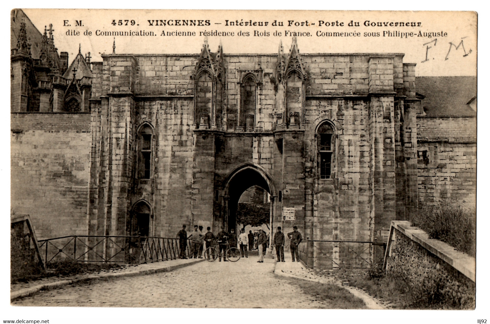 CPA VINCENNES (94) - 4579. Intérieur Du Fort. Porte Du Gouverneur, Dite De Communication - E.M. (animée) - Barracks