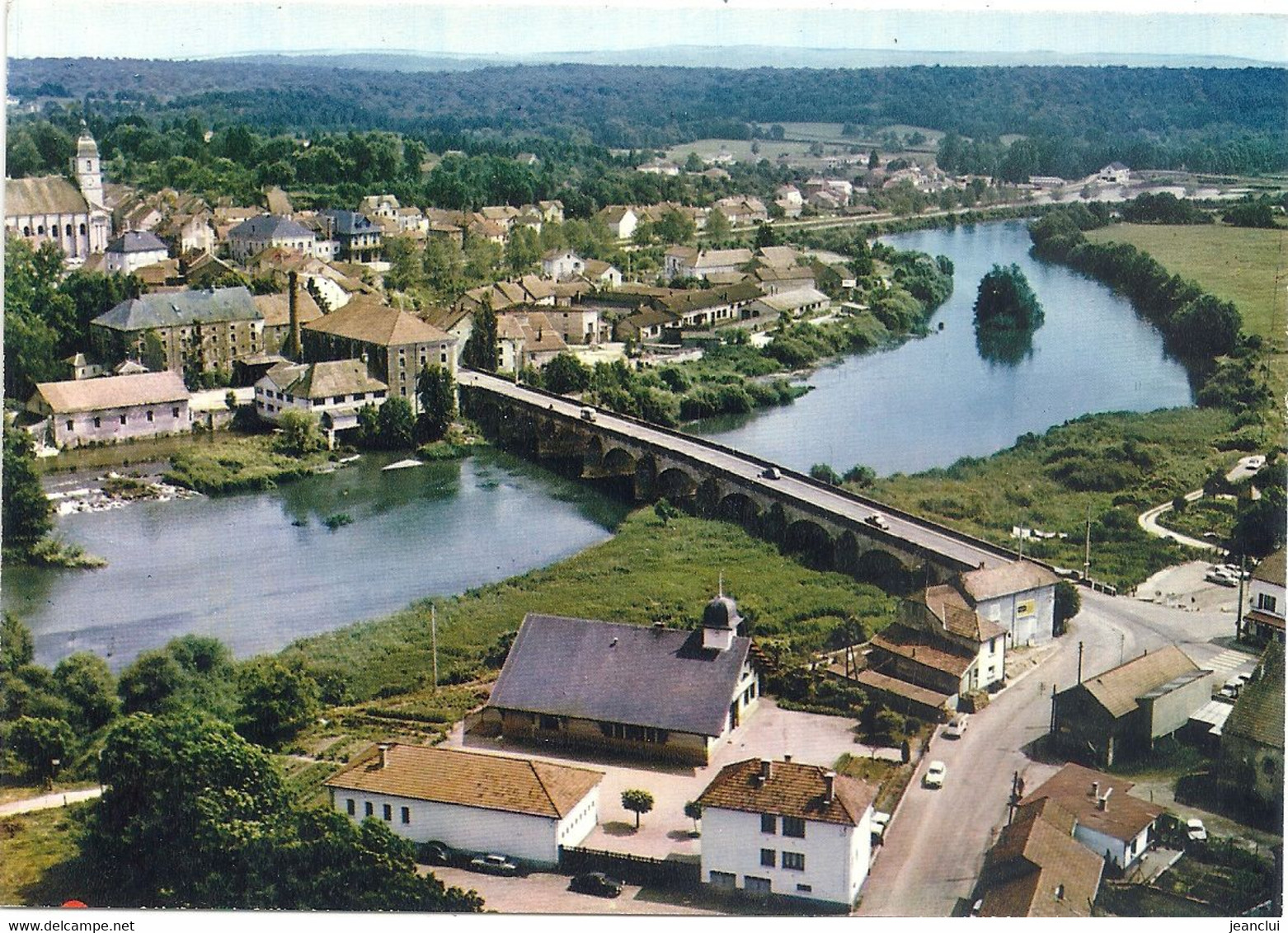 CPM. PORT-SUR-SAONE .  VUE GENERALE AERIENNE . LE GRAND PONT ET LE MOULIN .  CARTE NON ECRITE - Altri & Non Classificati