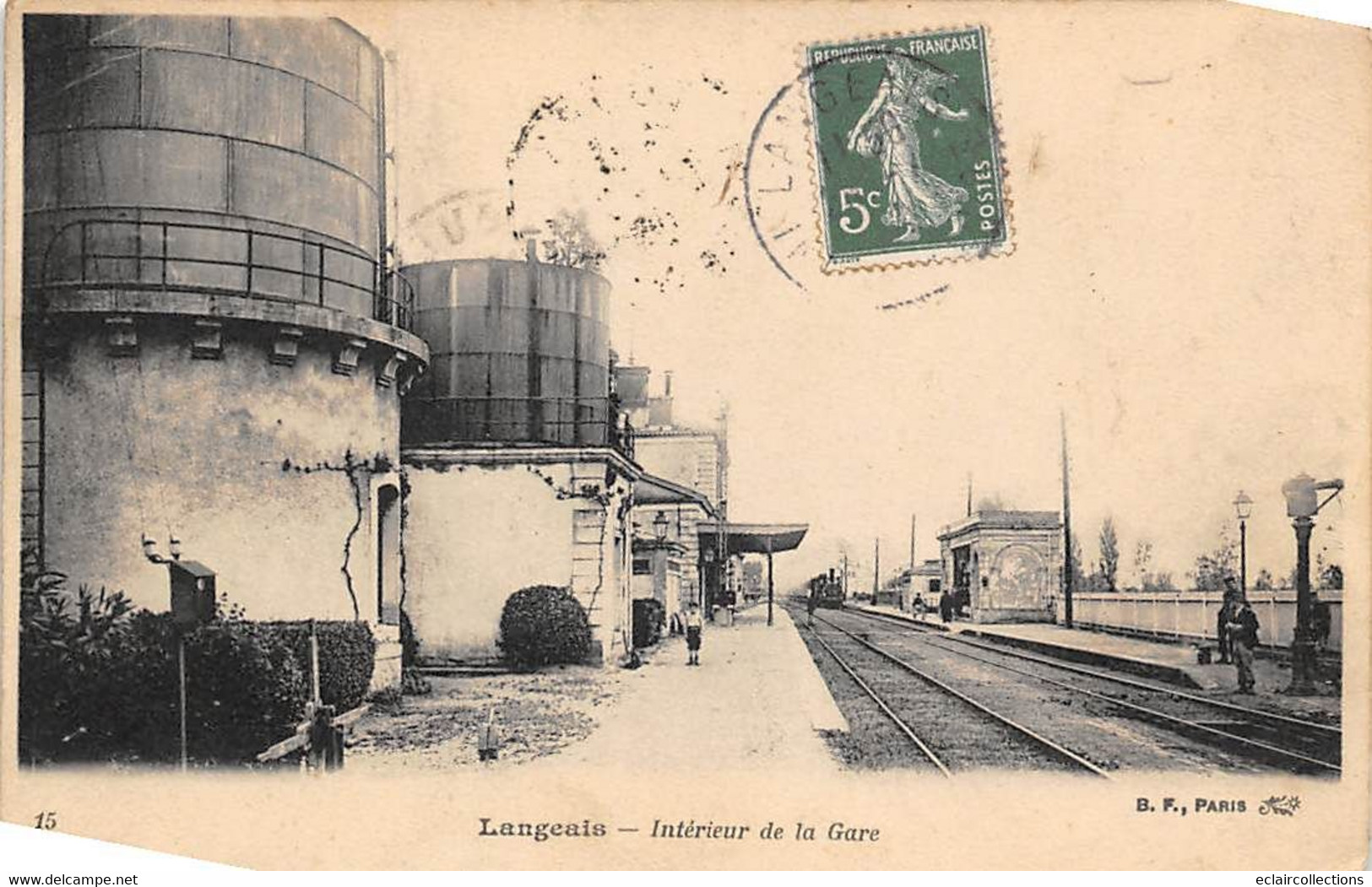 Langeais       37       Intérieur De La Gare  Avec Train     - BF Paris  -  (voir Scan) - Langeais