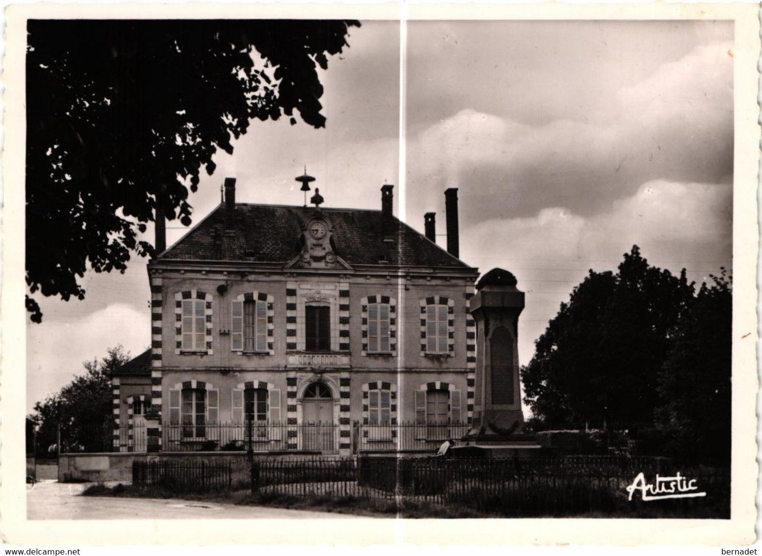 89 . CHEVANNES .  LA MAIRIE .  1964   ( Le Trait Blanc N'est Pas Sur L'original ) - Chevannes