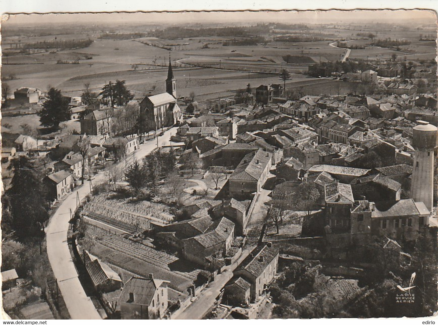 ***  47  ***  Avion Au Dessus De LAROQUE TIMBAUT L'église Et L'école  Timbrée TTB - Laroque Timbault