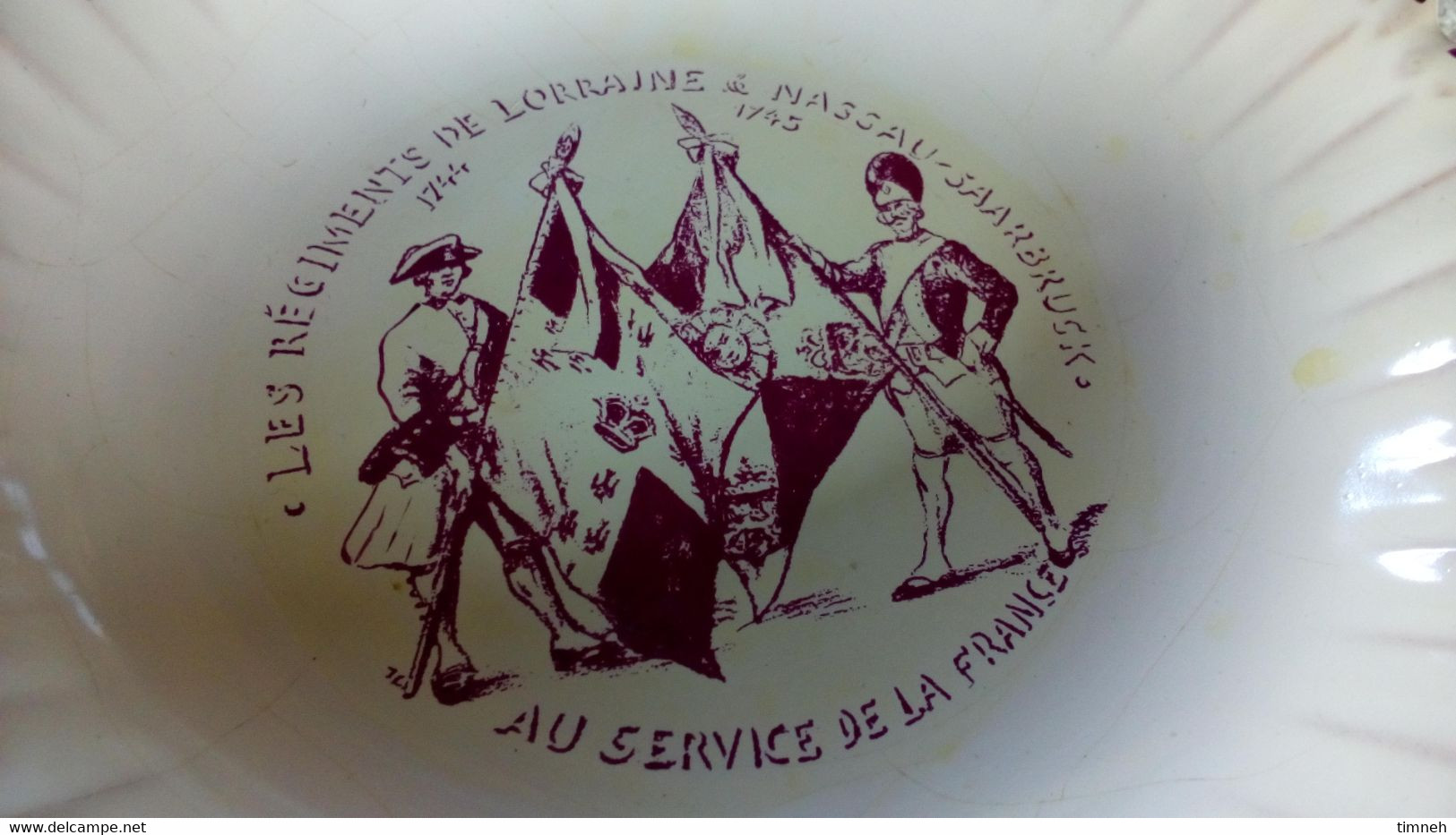 François GROSS Sarreguemines Assiette Creuse Drapeaux Des Régiments De Lorraine Et De Nassau-Sarrebrück 1966 Centenaire - Sarreguemines (FRA)