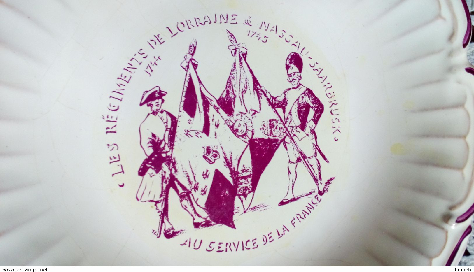 François GROSS Sarreguemines assiette creuse Drapeaux des Régiments de Lorraine et de Nassau-Sarrebrück 1966 centenaire