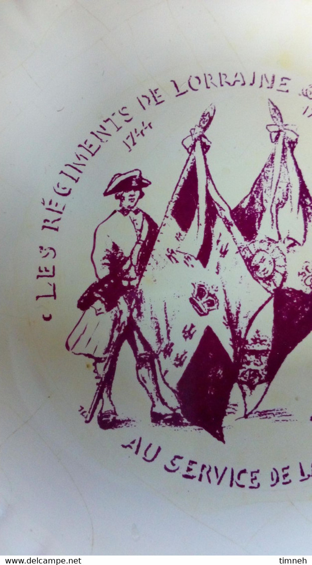 François GROSS Sarreguemines assiette creuse Drapeaux des Régiments de Lorraine et de Nassau-Sarrebrück 1966 centenaire