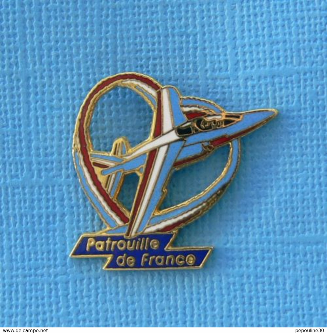 1 PIN'S //  ** ARMÉE DE L'AIR VOLTIGES AÉRIENNES / ALPHA-JETS DE LA  PATROUILLE DE FRANCE ** . (© LMI-Paris) - Militaria