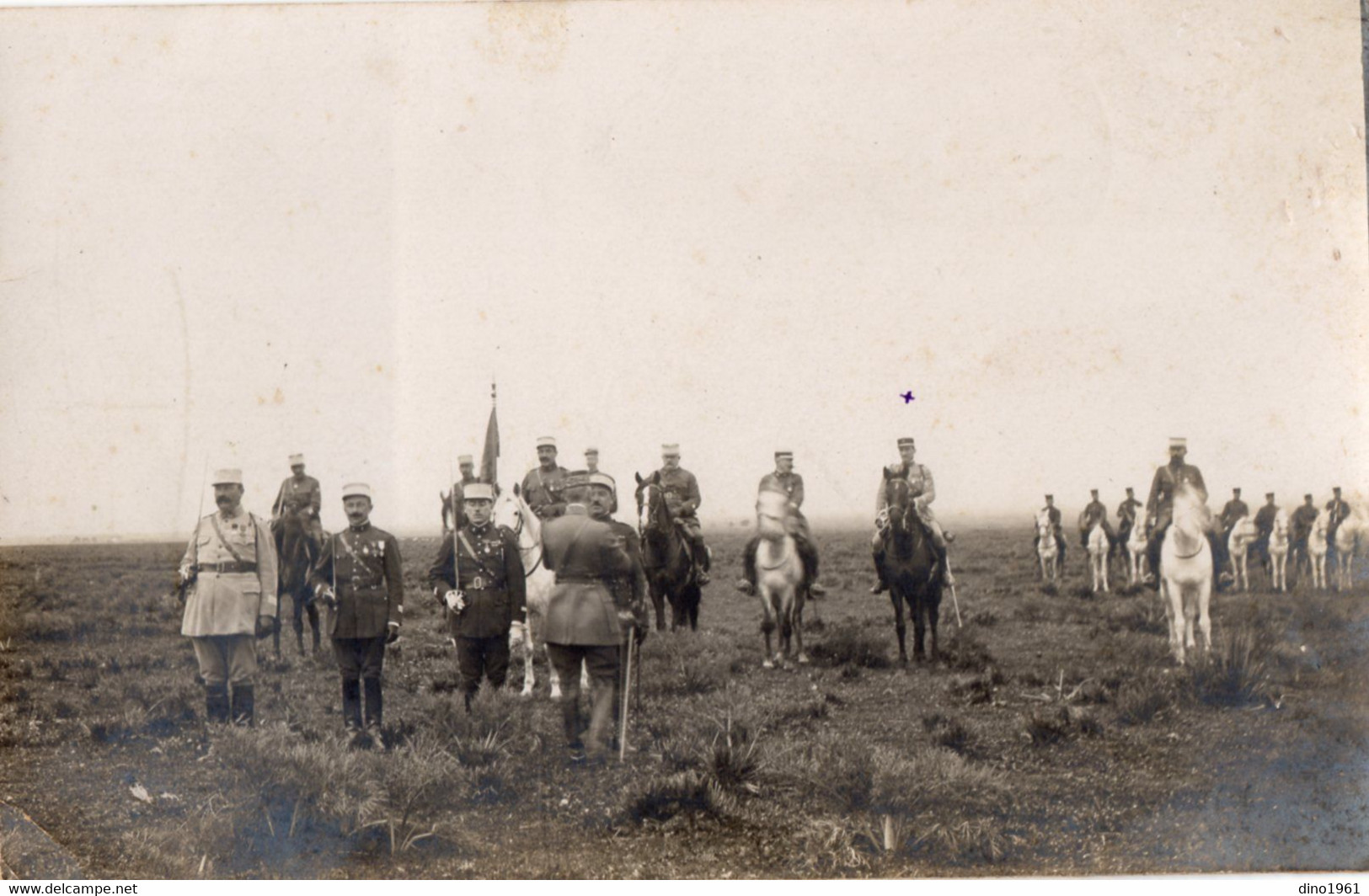 CPA 3209 - MILITARIA - Carte Photo Militaire - Chasseurs D'Afrique à MASCARA ( Algérie ) Remise De Médaille Militaire - Personen