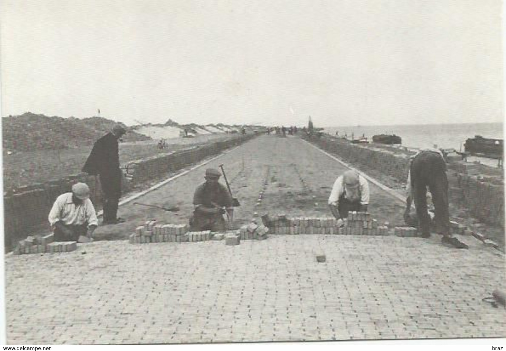 CPSM  Aanleg Van De Klinkerbestrating (23 Augustus 1932) - Den Oever (& Afsluitdijk)