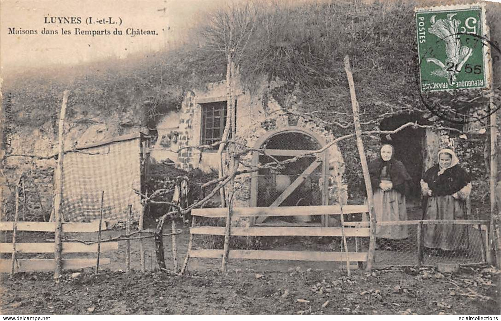 Luynes       37          Maisons Dans Les Remparts Du Château   - Puits -          (scan) - Luynes