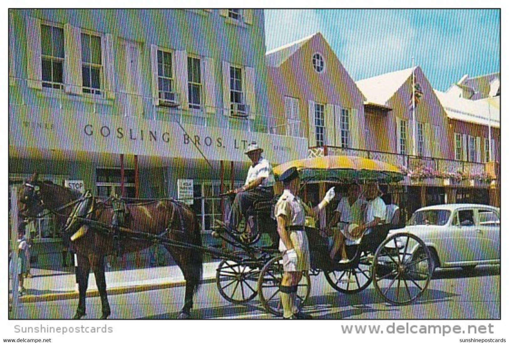 Bermuda Hamilton Policeman On Front Street - Bermuda
