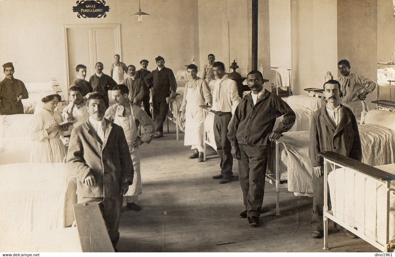 CPA 3215 - MILITARIA - Carte Photo Militaire - TOULOUSE ? - La Salle D'Hopital PERCY & LARREY - Personen