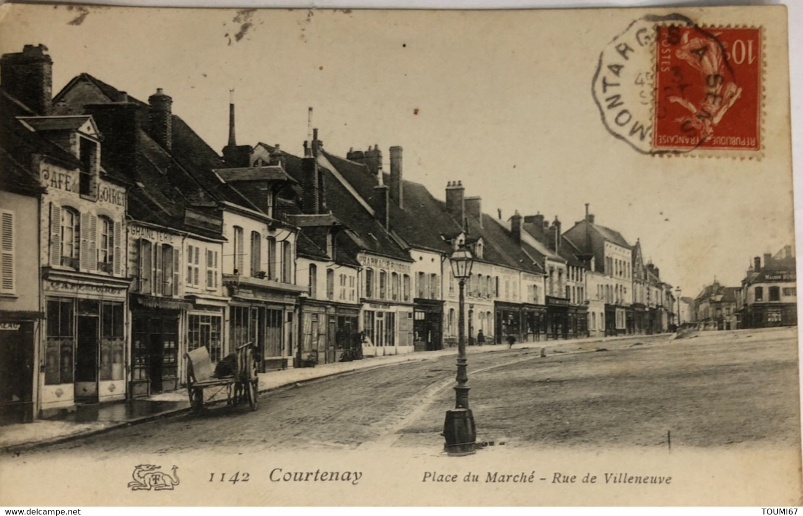 Courtenay Place Du Marché - Rue De Villeneuve - Courtenay