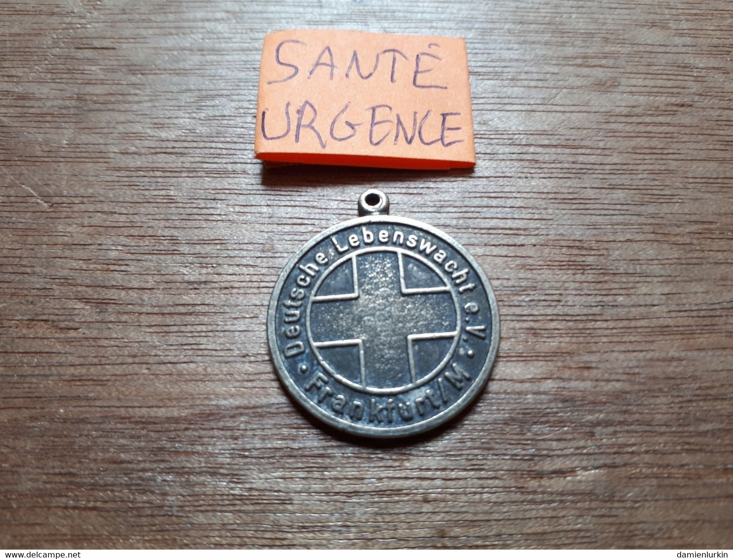 ALLEMAGNE FRANKFURT BADGE SAUVEGARDE SANTé - Firma's