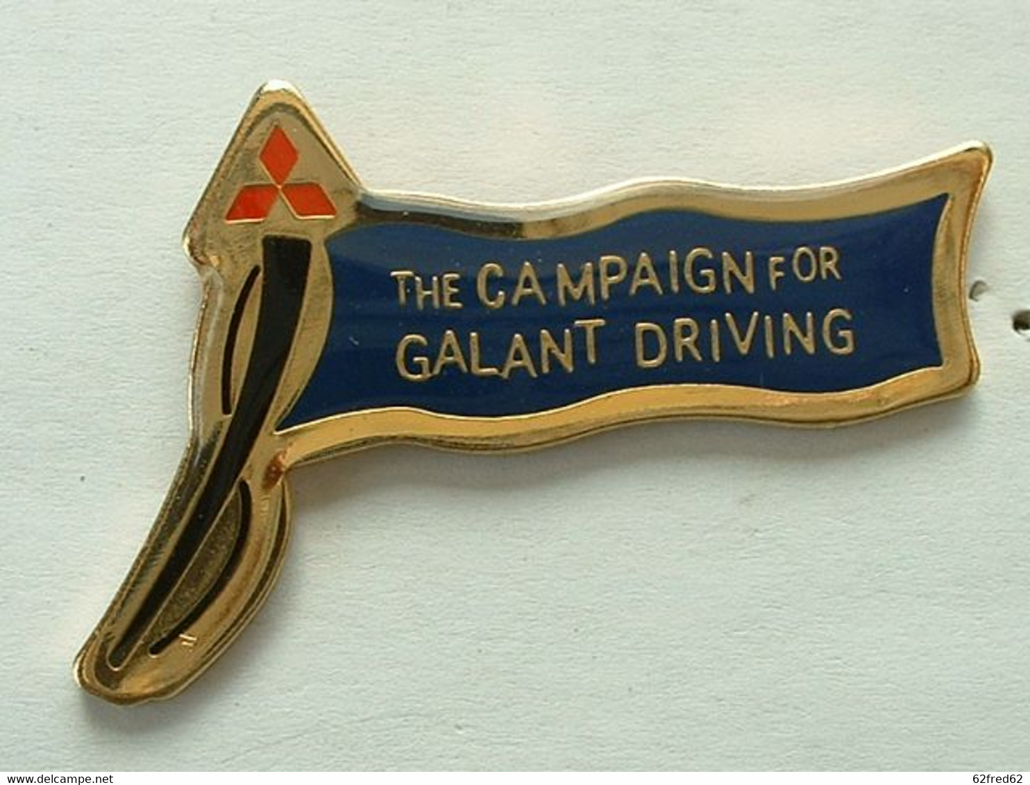 Pin's MITSUBISHI - GALANT DRIVING - Mitsubishi