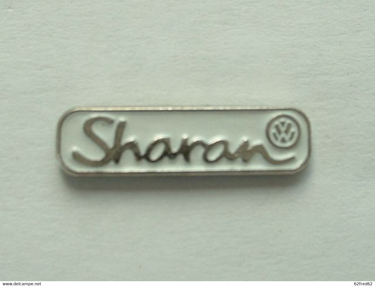 Pin's VOLKSWAGEN SHARAN - LOGO - Volkswagen