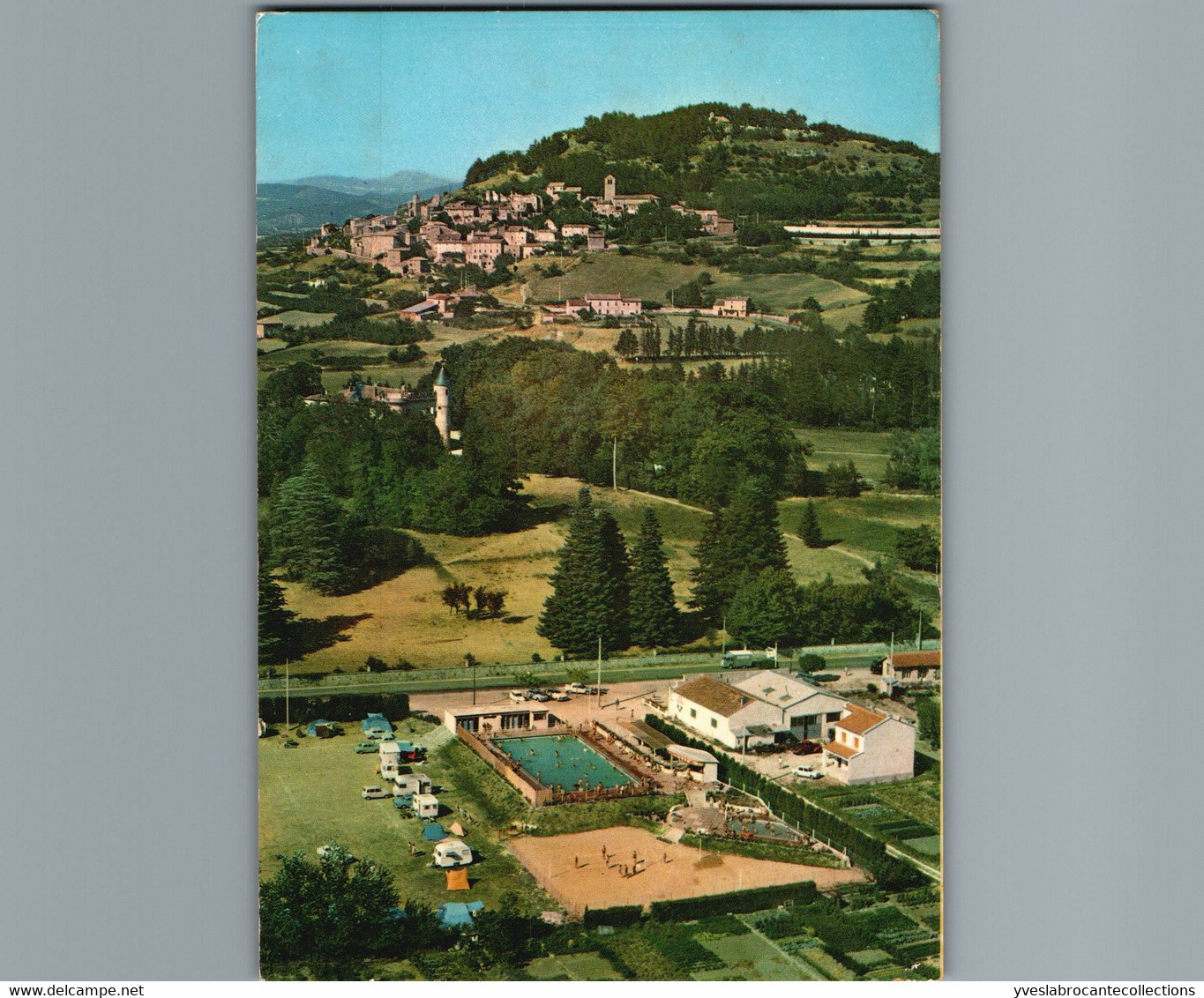 26 - Drôme - La Begude De Mazenc - Cpm - Le Camping , La Piscine , Le Château Et Le Vieux Village - Altri & Non Classificati