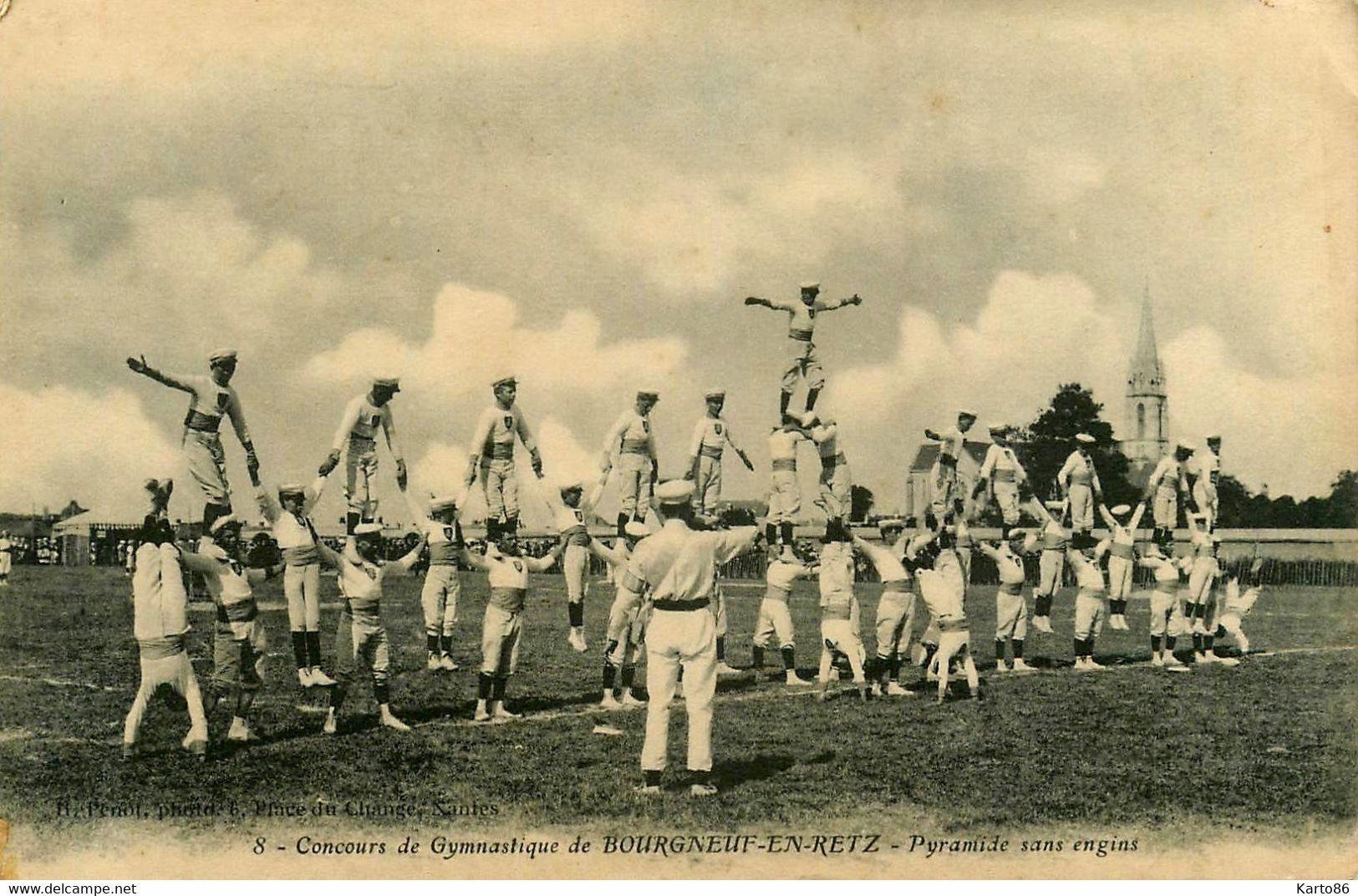 Bourgneuf En Retz * N°8 * Concours De Gymnastique , Pyramide Sans Engins - Bourgneuf-en-Retz