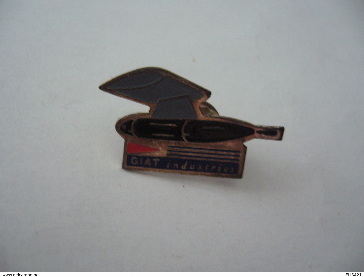 PIN'S PINS PIN PIN’s ピンバッジ  GIAT INDUSTRIES - Militaria