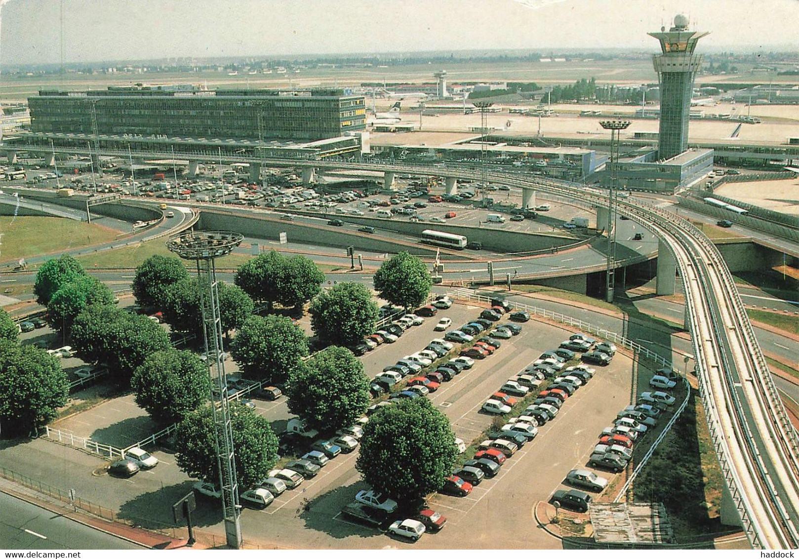 PARIS - ORLY : LA TOUR DE CONTROLE ET L'AEROGARE SUD - Paris Airports